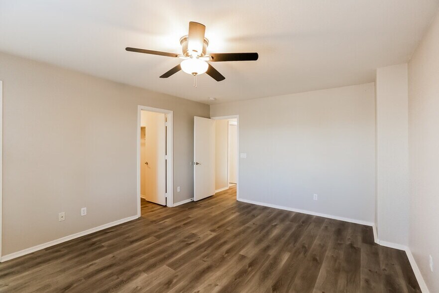 Building Photo - 8256 N 112th Ave