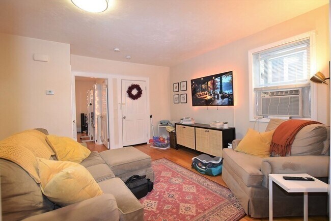 Building Photo - 23 Sawin St