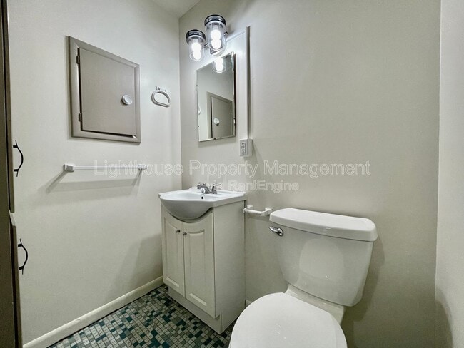 Building Photo - 1153 Hoyt St SE