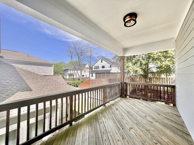 Building Photo - LUXURY TOWNHOME near Southend