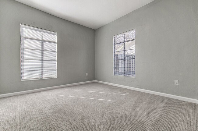 Building Photo - 3904 Maplewood Ave