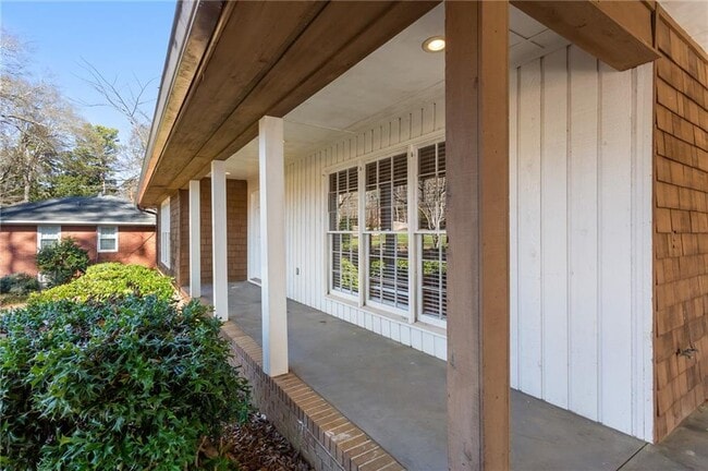 Building Photo - 3355 Pinetree Dr SE