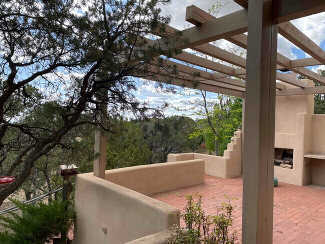 Building Photo - 4 Old Agua Fria Rd E