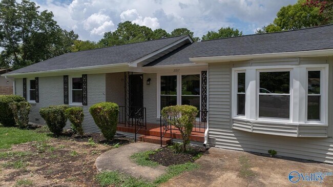 Building Photo - 2017 Shady Ln Dr NW
