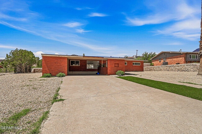 Building Photo - 4233 Hampshire Ln