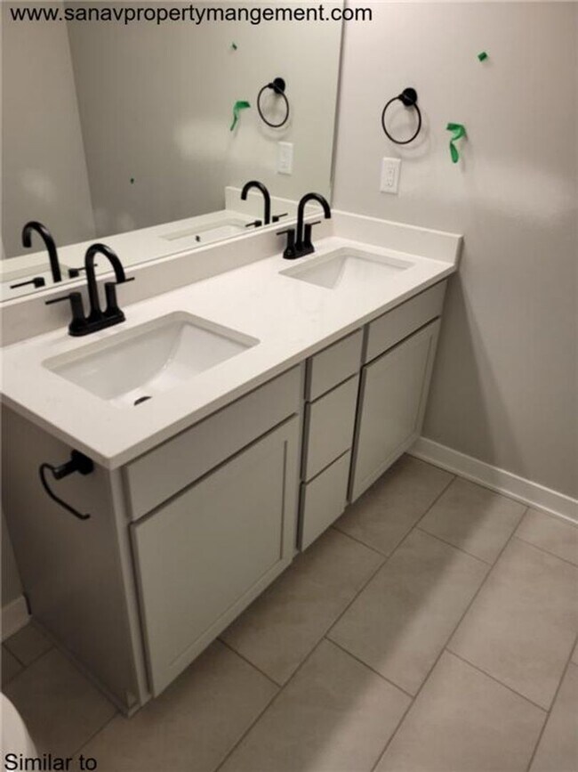Building Photo - Spacious 4-Bedroom Home – Move-In Ready!