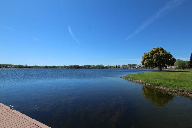 Building Photo - Lake California Home for Rent | Gated Community, Lake Access, River Access, Garage