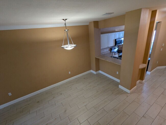 Building Photo - 2 Bedroom / 2.5 Bathroom Townhome – Magnolia Place