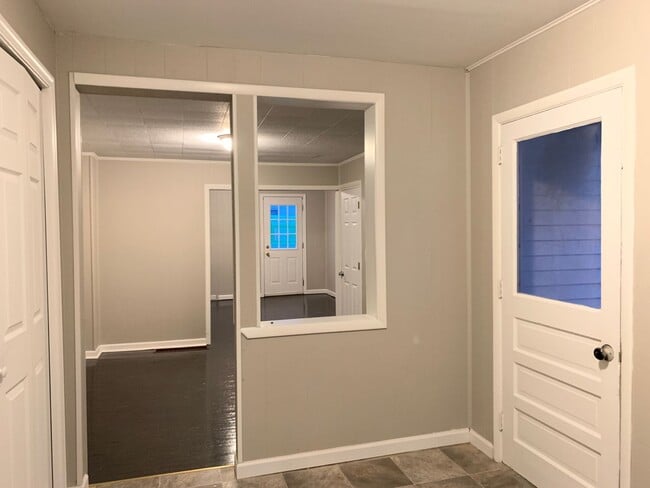 Building Photo - Newly Renovated 2 Bedroom with a walk-through Home in Carlisle