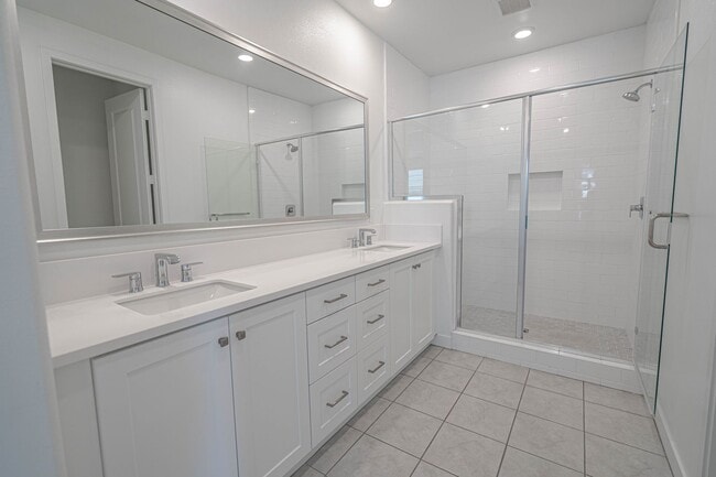 Building Photo - COMING SOON! 3-Bedroom Home with Solar Panels & Smart Home Features in Valencia!