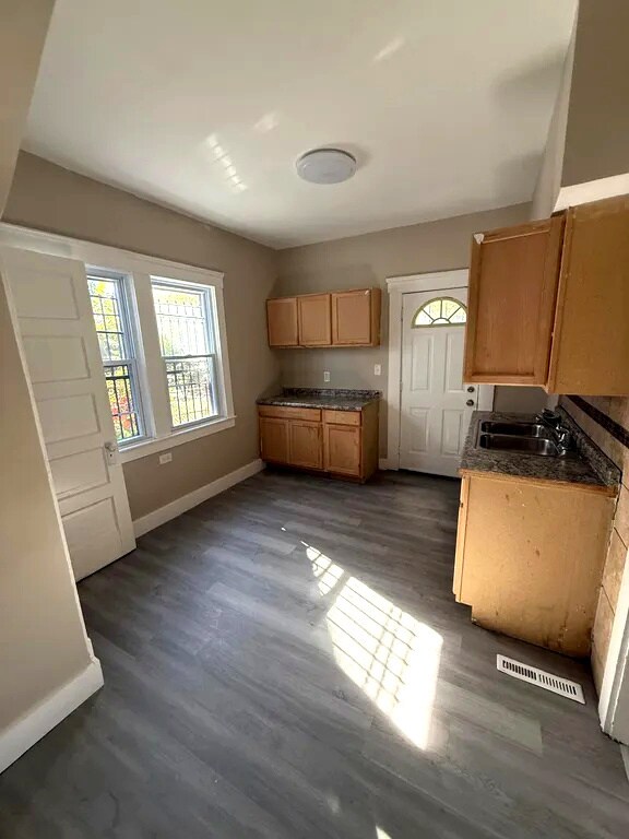 Building Photo - 4286 E 139th St