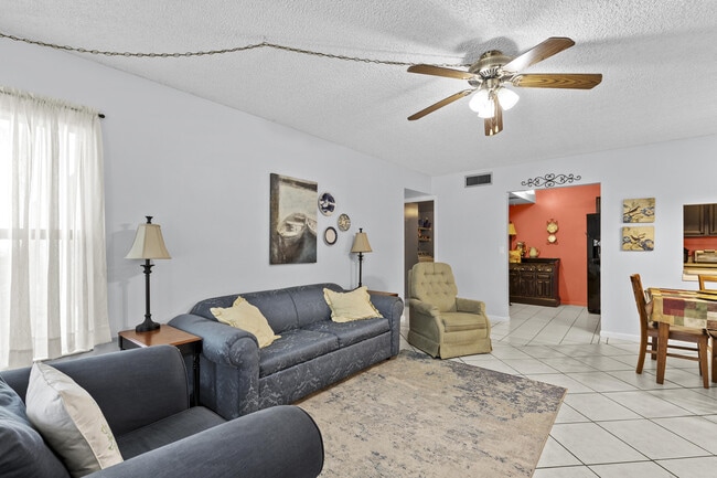 Building Photo - 1004 Green Pine Blvd