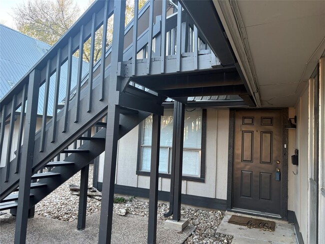 Building Photo - 8612 Bowling Green Dr