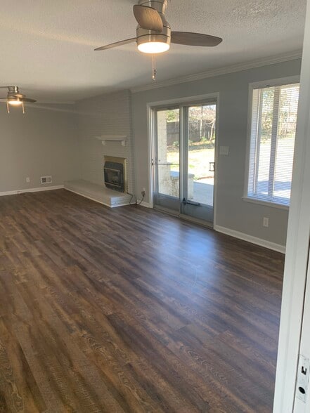 Building Photo - 1633 Lamar St