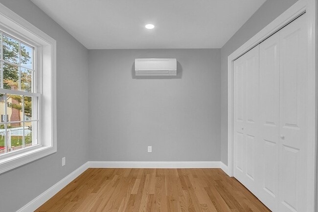 Building Photo - 74 Smith St