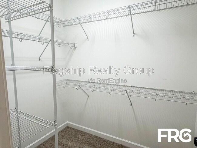 Building Photo - 103 Rolling Knoll Ct