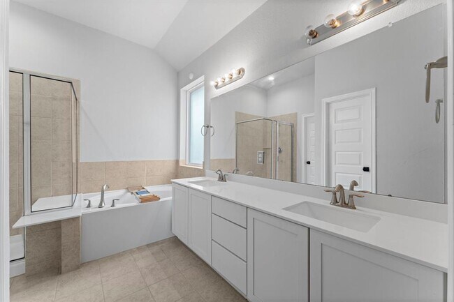 Building Photo - 40560 Goldeneye Pl
