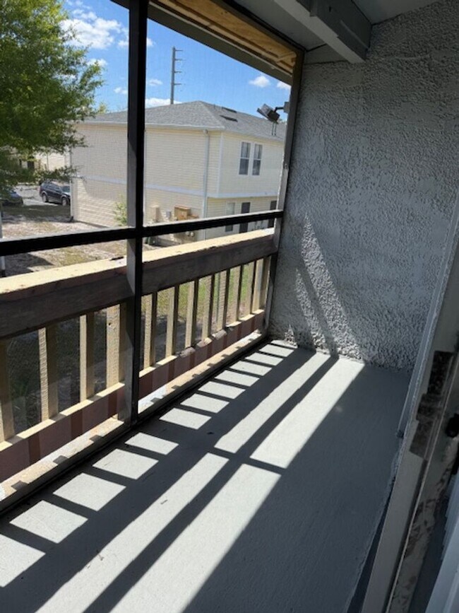 Building Photo - Privately owned 3 bedroom condo