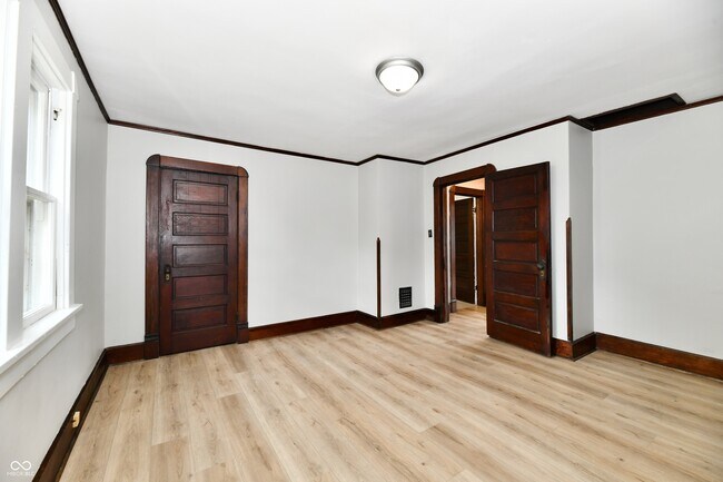 Building Photo - 852 N Rural St