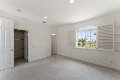 Building Photo - Luxurious, 5450 SqFt,  5 Ensuite Bedrooms ...