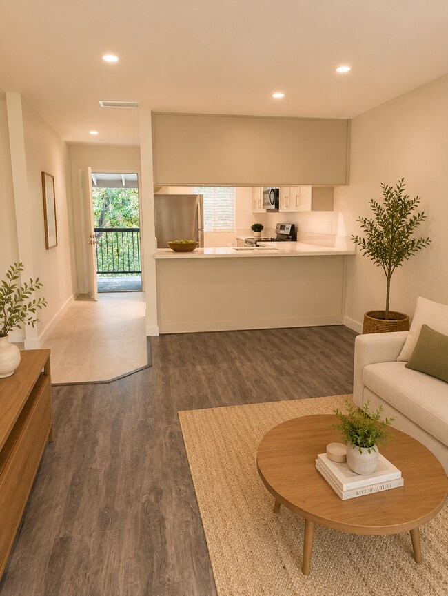 Building Photo - 2222 Los Feliz Dr
