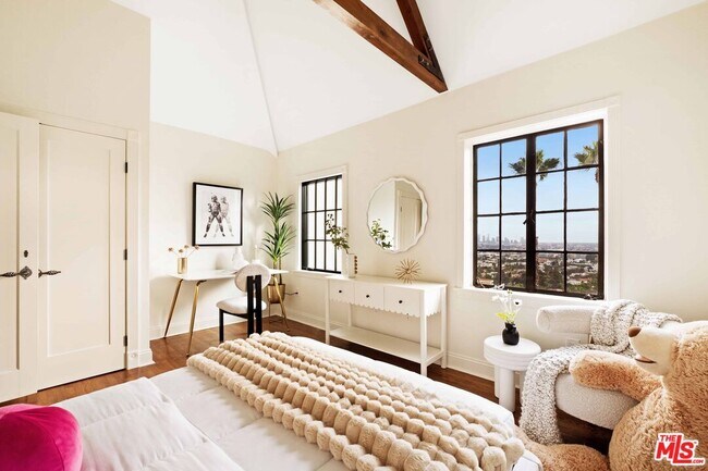 Building Photo - 4818 Bonvue Ave