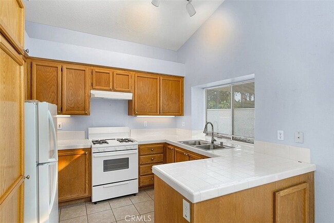 Building Photo - "Charming 2-Bed, 2-Bath Retreat in Menifee's Heart – Cozy Living Awaits!"