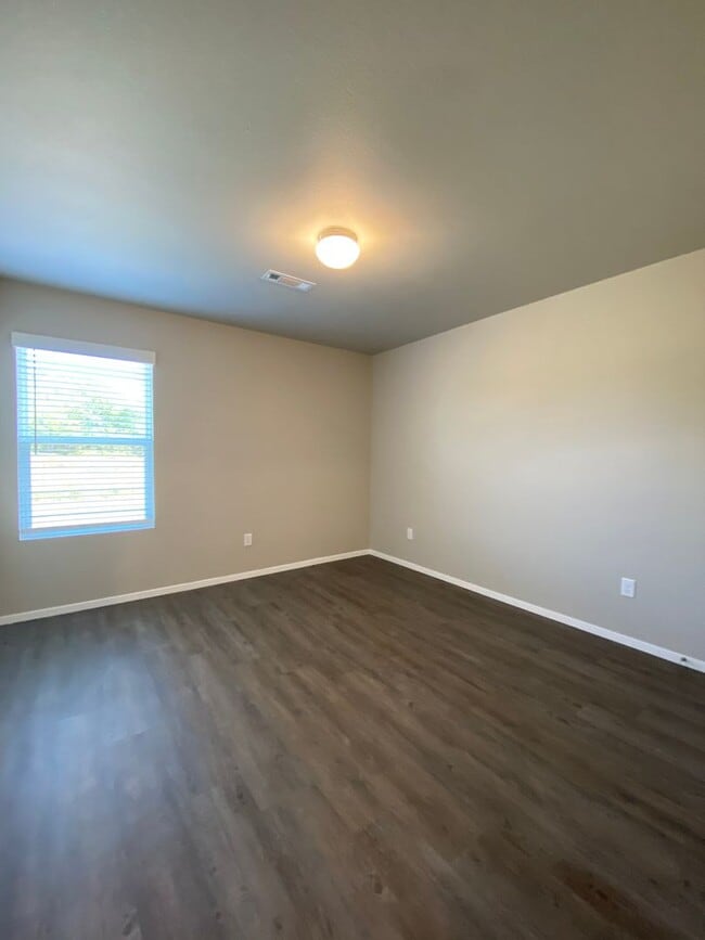 Building Photo - *Pre-leasing* Three Bedroom | Two Bathroom...