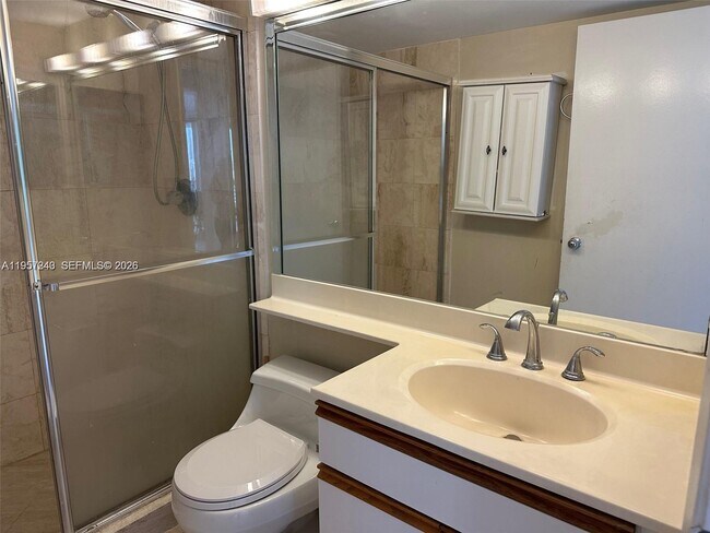 Building Photo - 3600 Mystic Pointe Dr