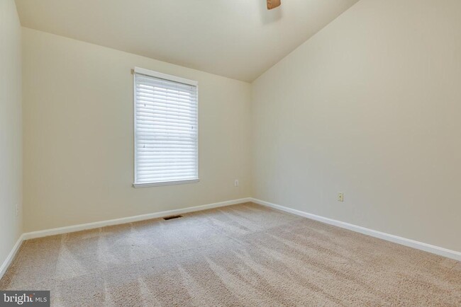 Building Photo - 8627 Trail View Dr
