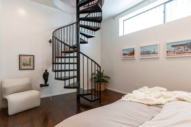 Building Photo - 900 N Hoover St