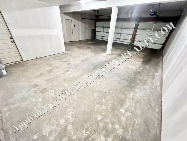 Building Photo - Beautiful Home in Independence-Available in JULY!!