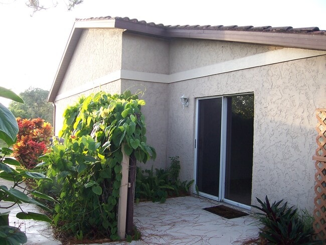 Building Photo - 26977 Spanish Gardens Dr