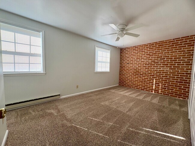 Building Photo - 2 Bedroom 1 Bathroom in Mount Joy!