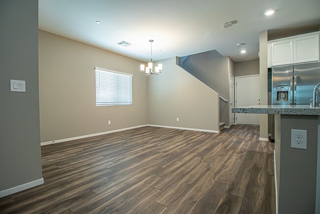 Building Photo - 3BR/ 2.5BA TOWNHOUSE IN North Las Vegas Av...