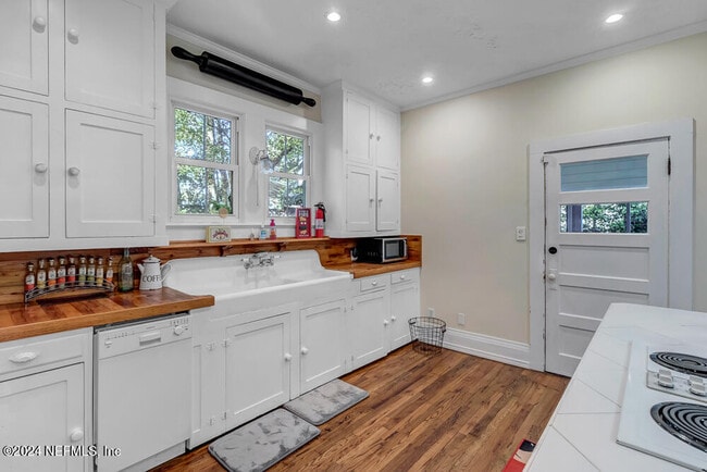 Building Photo - 68 Saragossa St