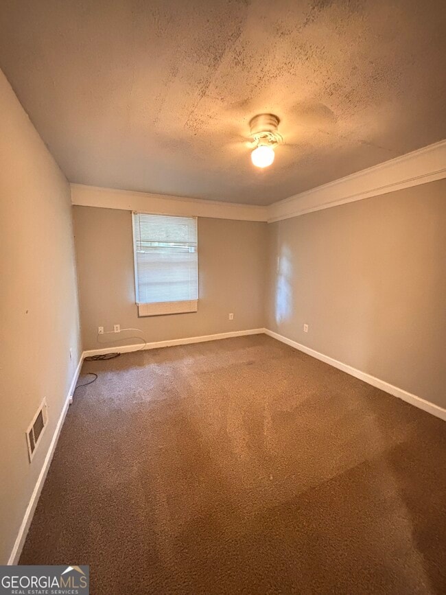 Building Photo - 910 Virginia Ct SE