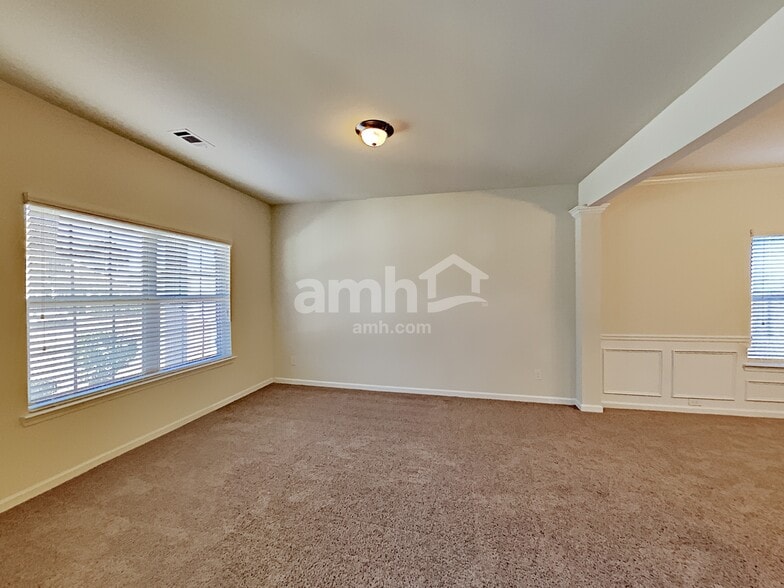 Building Photo - 185 Rosemoore Dr