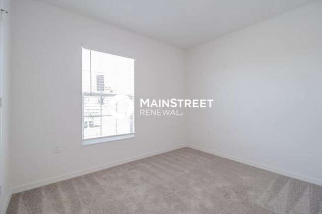 Building Photo - 5 Bedroom Pet-Friendly Home in Mascotte, FL with Main Street Renewal