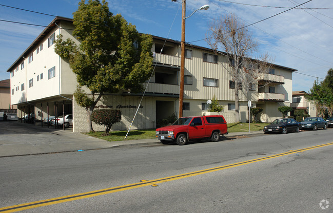 Building Photo - Caltega