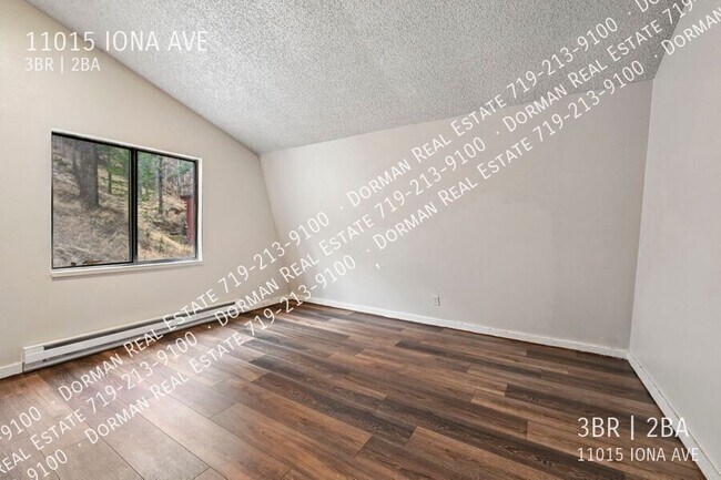 Building Photo - 11015 Iona Ave