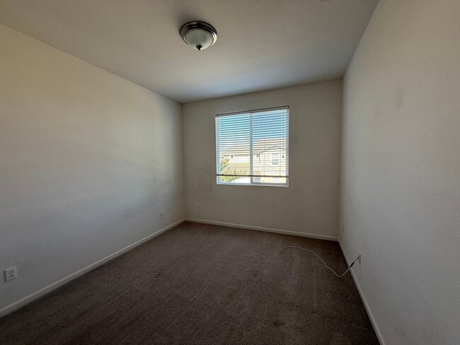 Building Photo - 2912 Mojave Dr