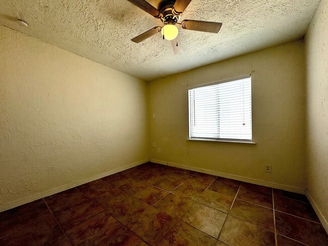 Building Photo - West El Paso/Canutillo 6bed/4bath refrig A/C Home!