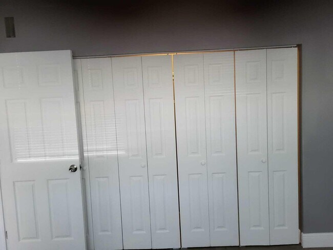 Building Photo - 720 47th St