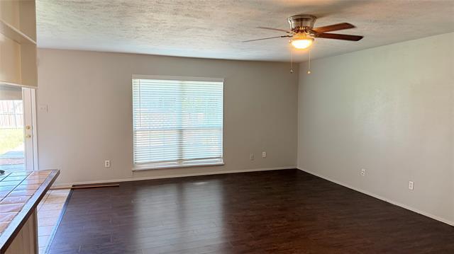 Building Photo - 1024 Hawthorne Dr
