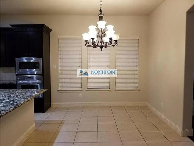 Building Photo - 3701 Post Oak Trail