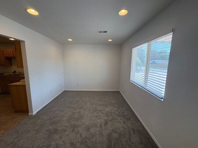 Building Photo - Fully Renovated 3 Bed 2.5 Bath Townhome w/ 1 Car Garage & Yard!