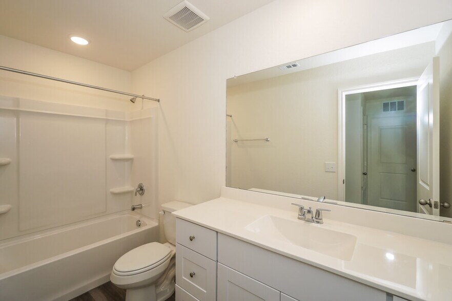 Building Photo - 5831 Texas Palm Dr