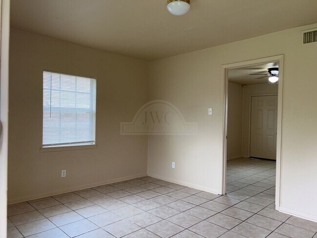 Building Photo - 2204 Poage Ave