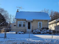 Building Photo - 136 15th Ave S